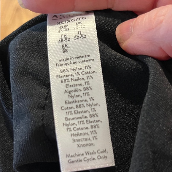 NWOT SPANX Black Assets Shaping Bodysuit - Picture 5 of 6